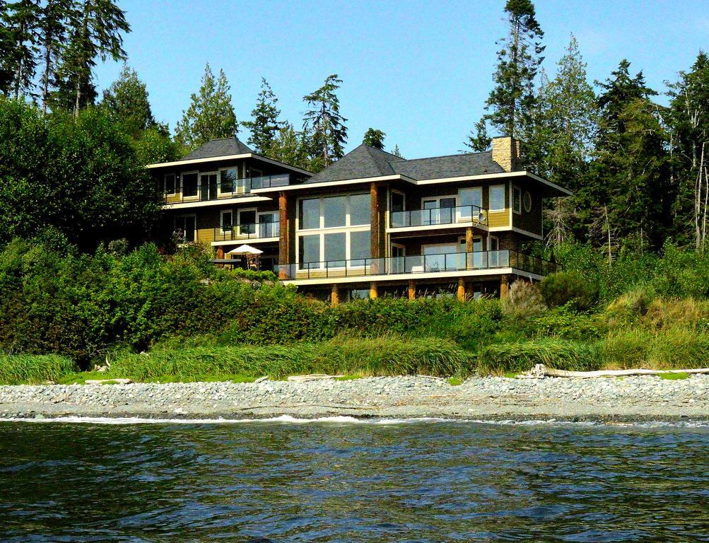 Points West Oceanfront Resort Sooke Exterior photo